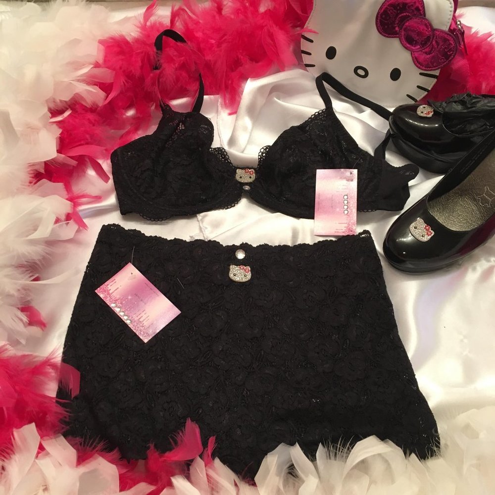 GORGEOUS pin up style lace bra and shorts set with hello kitty crystal details